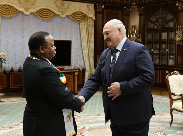 Лукашенко: Беларусь готова к тесному сотрудничеству с Зимбабве