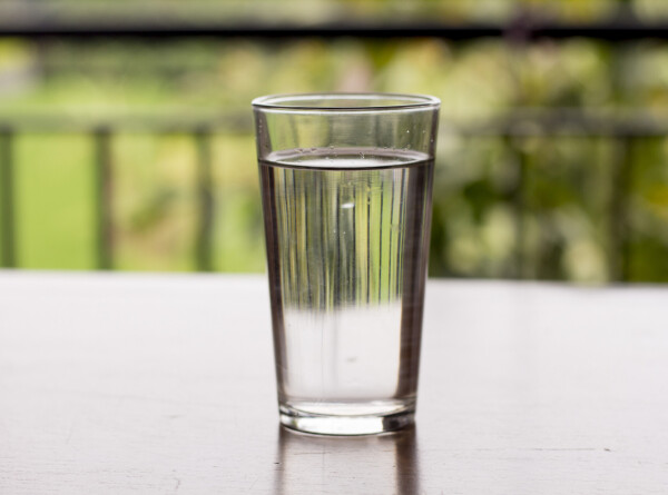 Диетолог рассказала, почему нельзя запивать пищу холодной водой