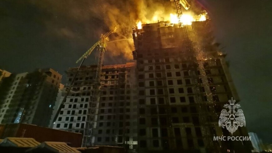 Пожар в строящейся многоэтажке в Иркутске потушен