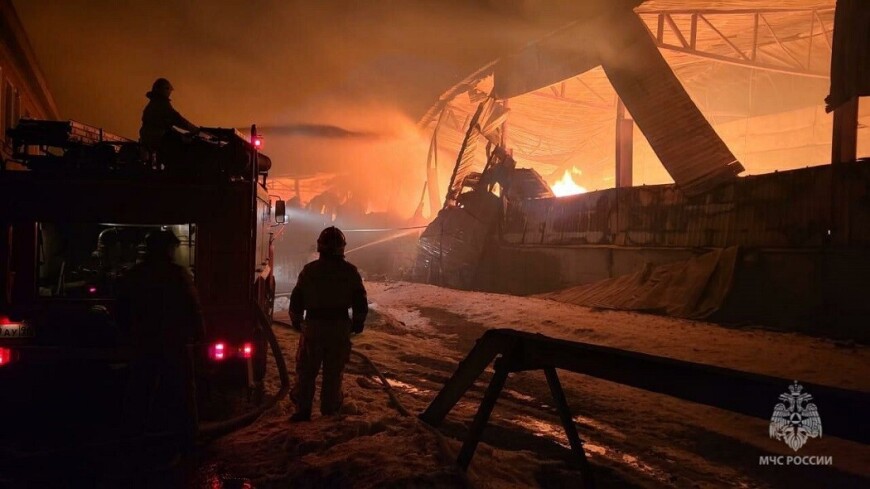Пожар в ангаре в Свердловской области локализован