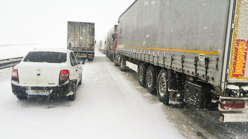 Ростовскую область засыпает снегом: на трассе «Дон» ограничено движение