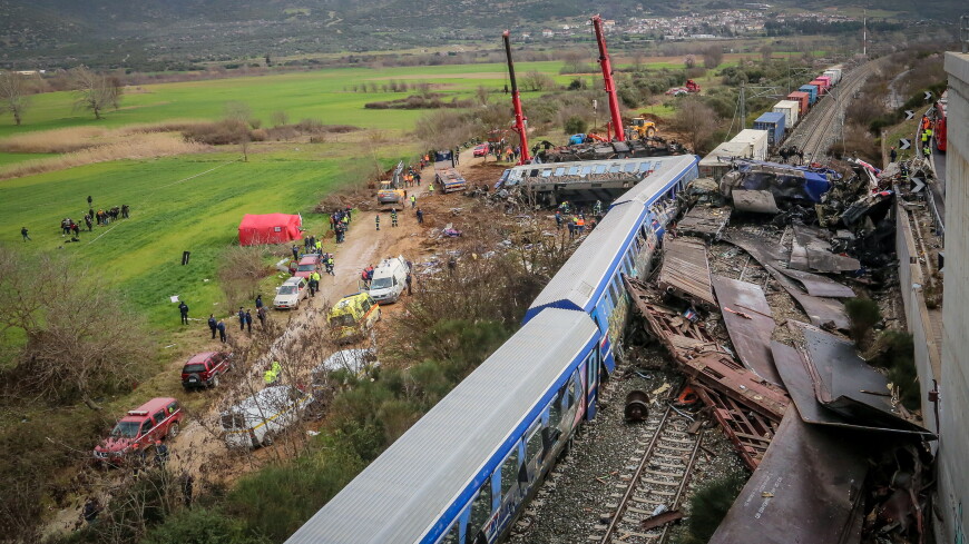 Премьер Греции принес извинения родственникам жертв катастрофы поезда в Ларисе