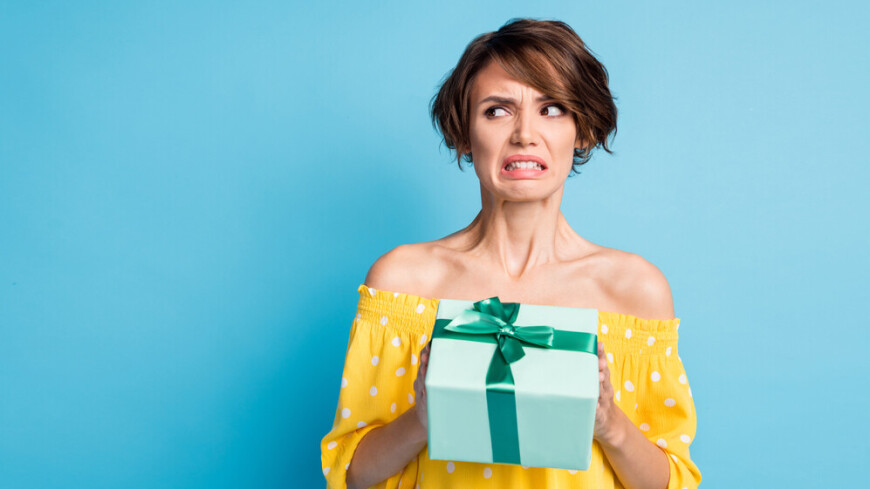 Психолог объяснил, как принять ненужный подарок и что с ним делать