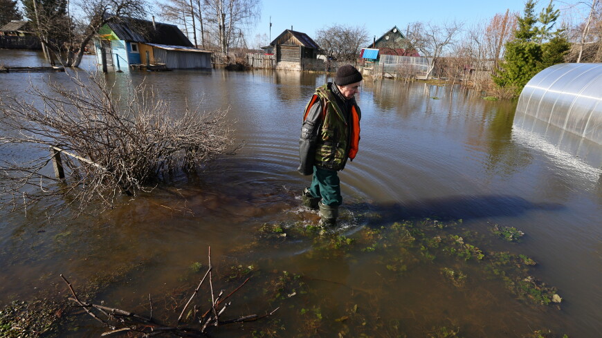 Вода наступает: как противостоят паводкам в России и Казахстане?