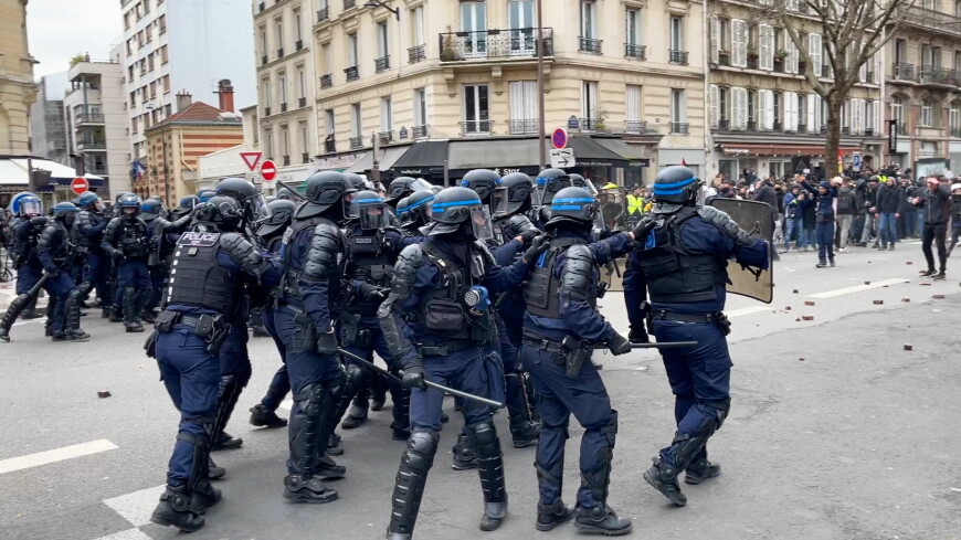 Полиция Парижа задержала 38 человек на акции протеста против пенсионной реформы