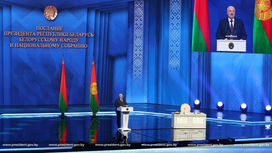 Лукашенко: В политическом поле Беларуси не будет иноагентов и партии власти