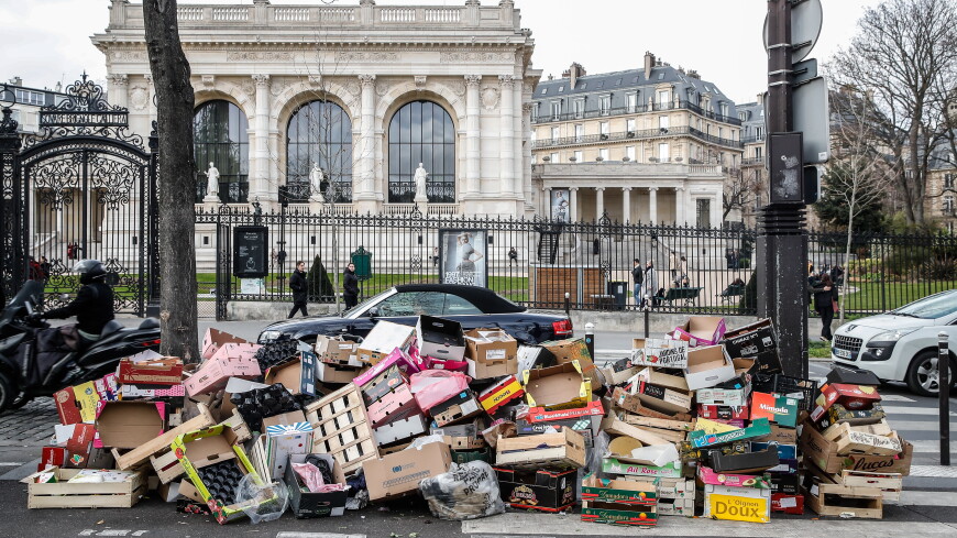 Свыше пяти тонн отходов скопились на улицах Парижа из-за забастовки мусорщиков
