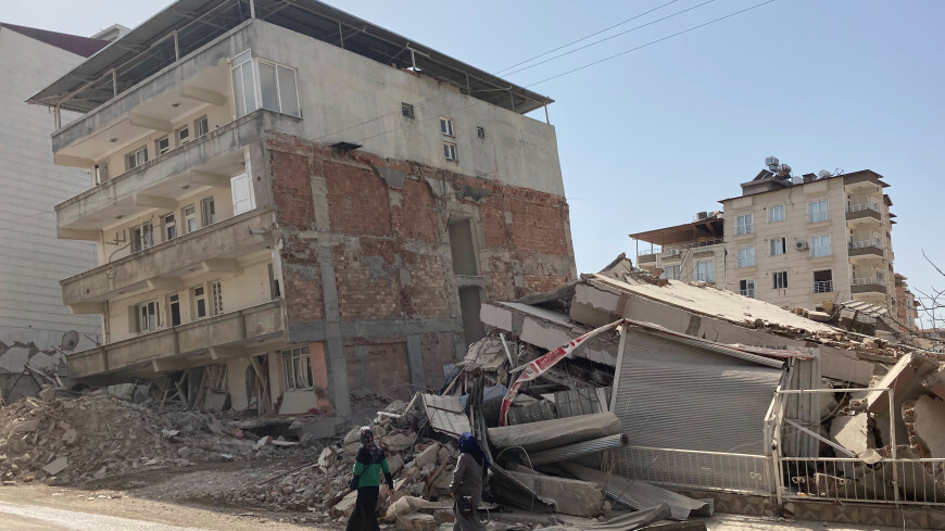 Число жертв землетрясений в Турции превысило 49,5 тысячи