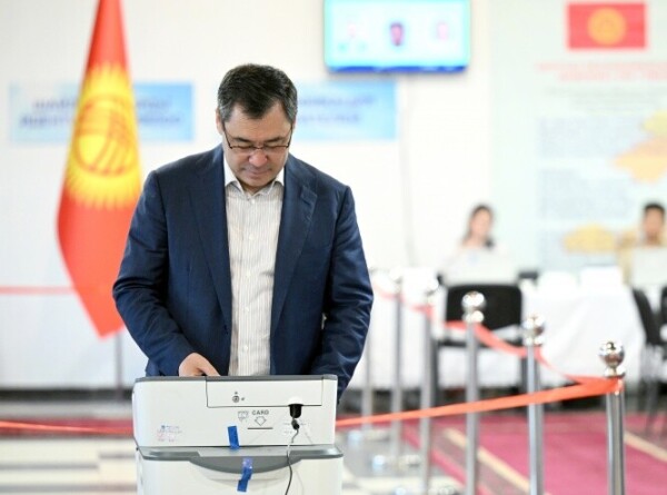 Садыр Жапаров проголосовал на выборах депутата парламента Кыргызстана