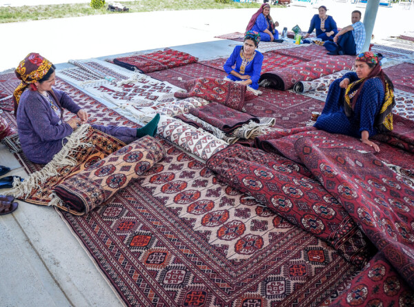 День ковра в Туркменистане: интересные факты про древнее ремесло