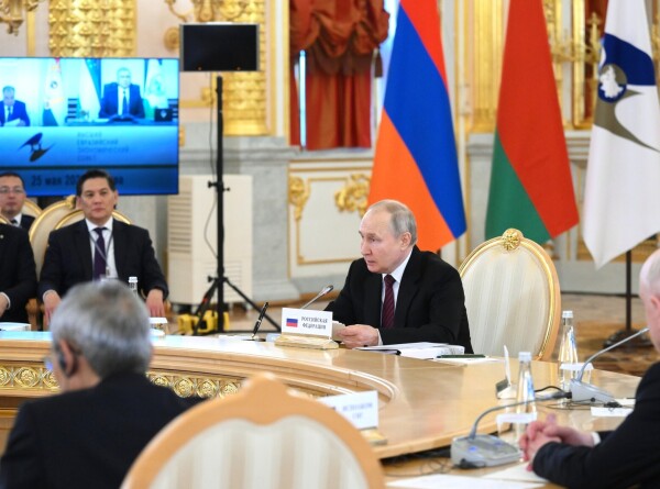 Путин: ЕАЭС становится одним из центров многополярного мира