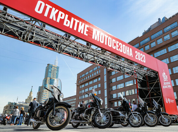 Более пяти тысяч байкеров проехали по Садовому кольцу в Москве