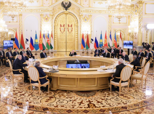 Лидеры ЕАЭС подписали 13 совместных документов по итогам саммита в Москве