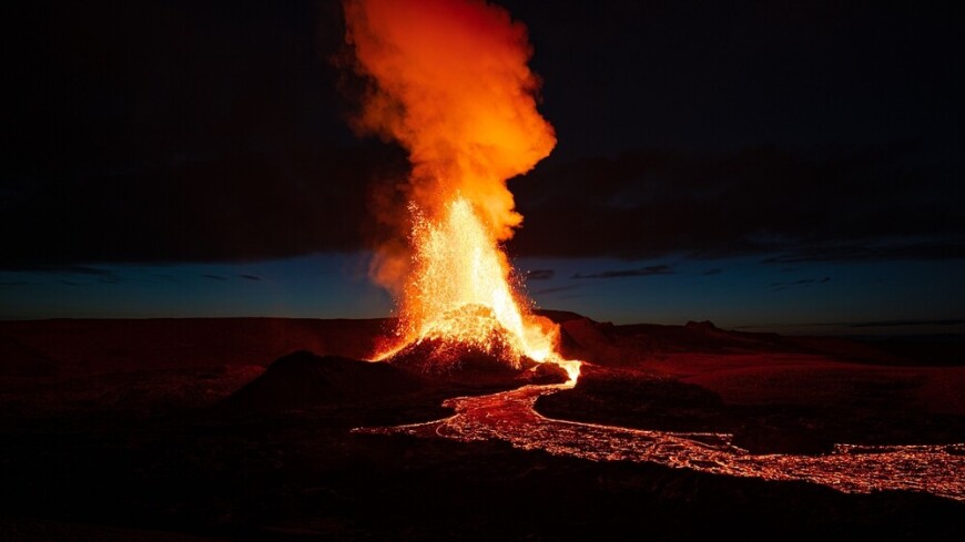 Зарождение жизни на Земле связали с древними вулканами и молниями