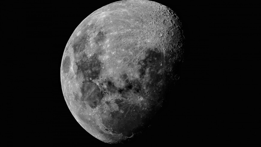 Экспедиция МКС-67, космос, убывающая луна, спутник Земли