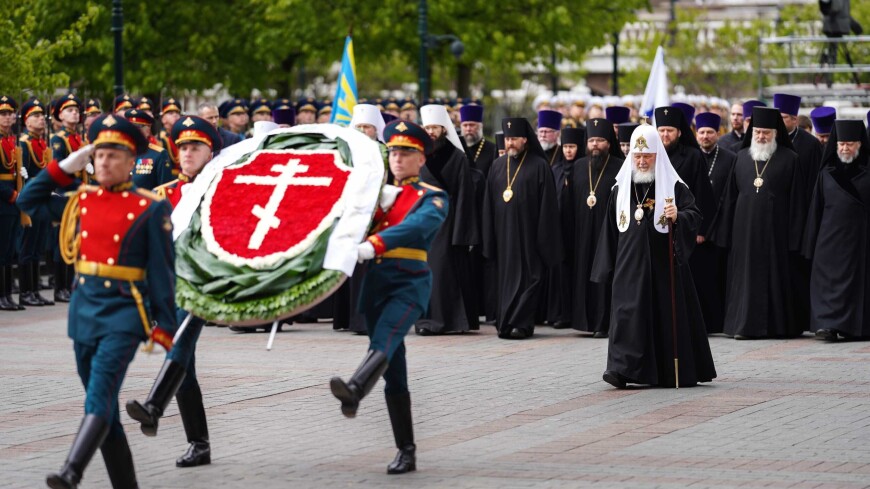 Патриарх Кирилл возложил венок к Могиле Неизвестного Солдата в Москве