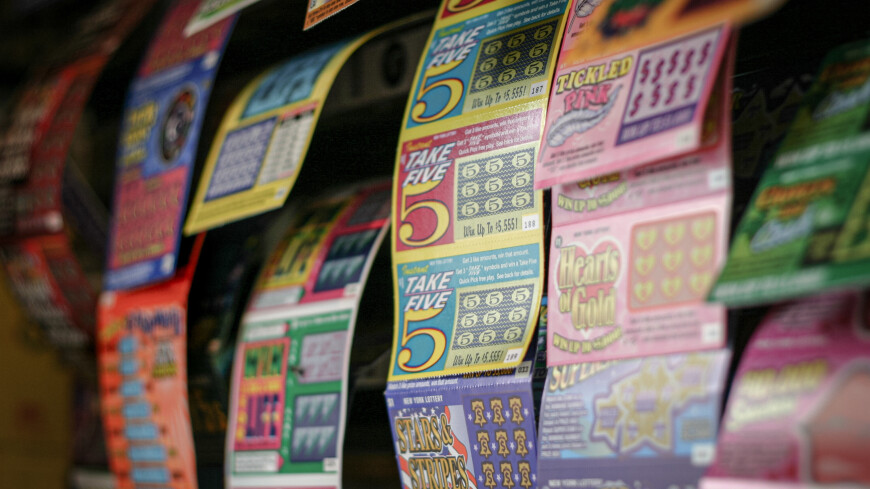 Отец и сын заработали на махинациях с лотерейными билетами более $20 млн