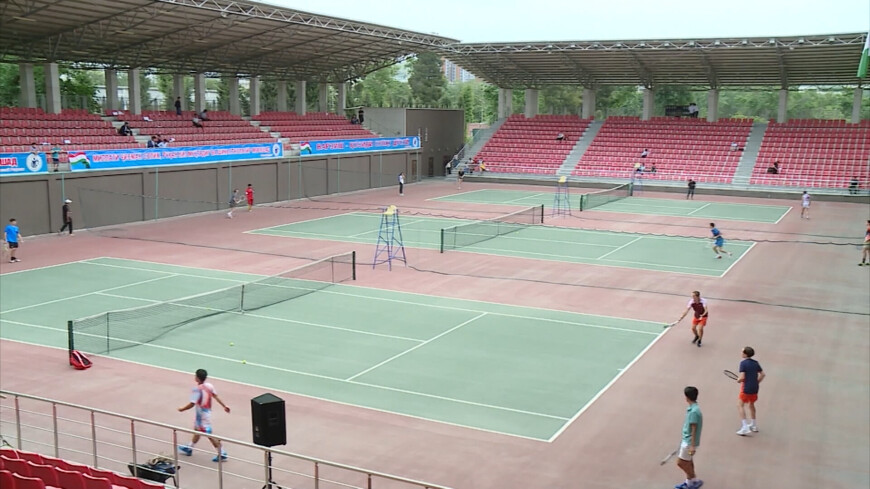 Юные теннисисты из 10 стран вступили в борьбу на турнире в Душанбе