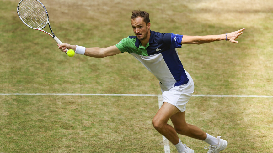 Медведев впервые в карьере вышел в полуфинал теннисного турнира в Риме