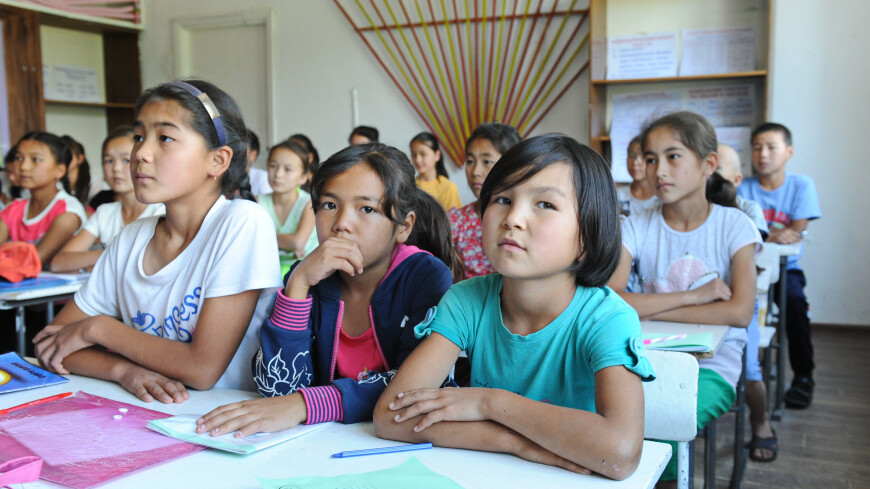 В школах Кыргызстана запретили сбор денег с родителей