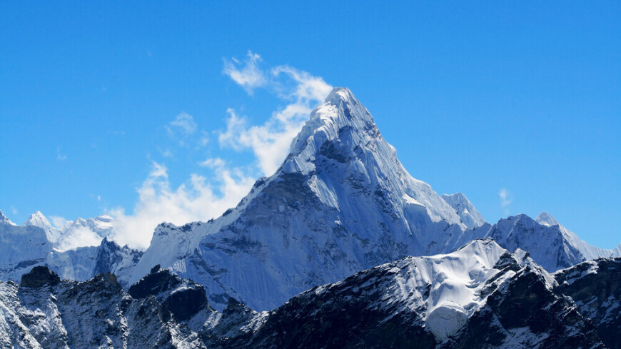 Кыргызстанец покорил Эверест и посвятил достижение всем женщинам страны