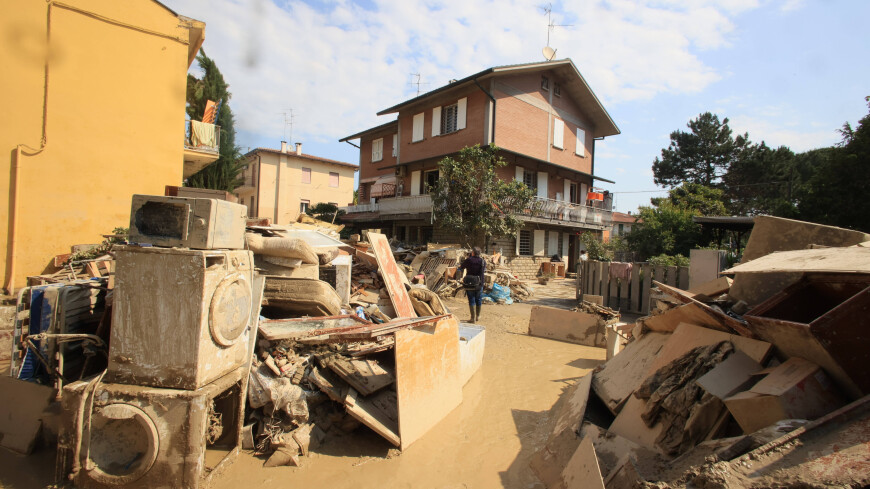 Автокары мафии распродадут в Италии ради помощи пострадавшей от наводнения Эмилии-Романье
