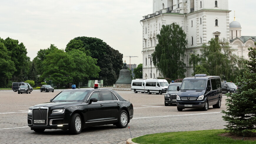 Лидеры стран ЕАЭС приехали на неформальный ужин в Кремль в одном микроавтобусе