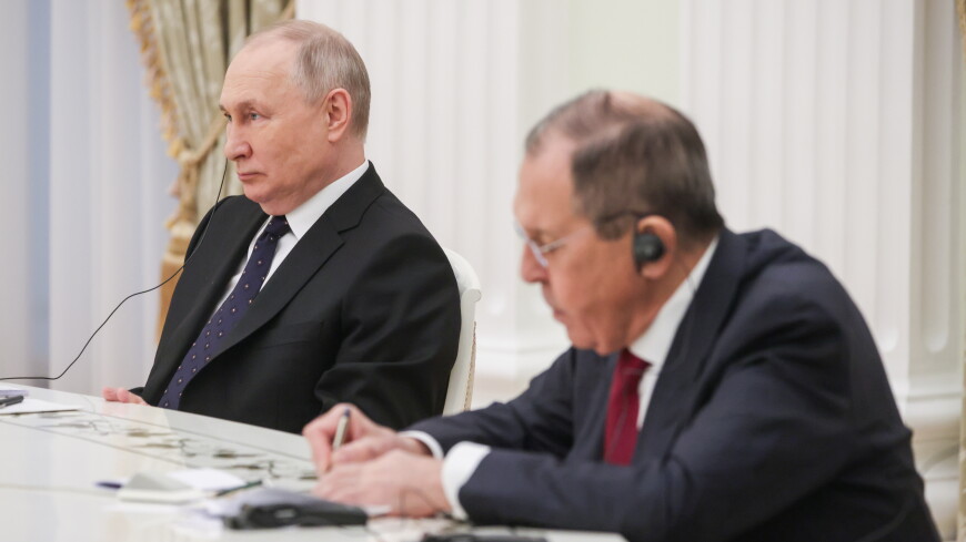 Путин обсудил с Лавровым упрощение визового режима для ряда стран