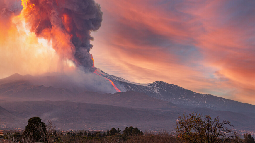 Аэропорт Катании остановил работу из-за извержения вулкана Этна