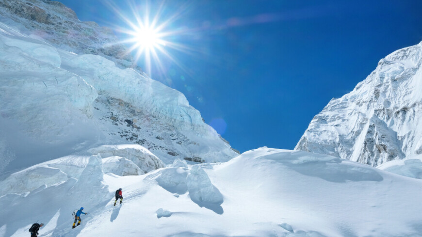 Непальский проводник спас на Эвересте погибающего альпиниста