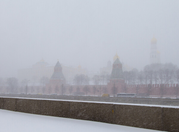 Москвичей предупредили о сильном снегопаде, метели и гололедице