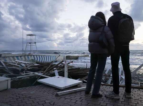 Штормовое предупреждение объявили на Кубани из-за снегопада
