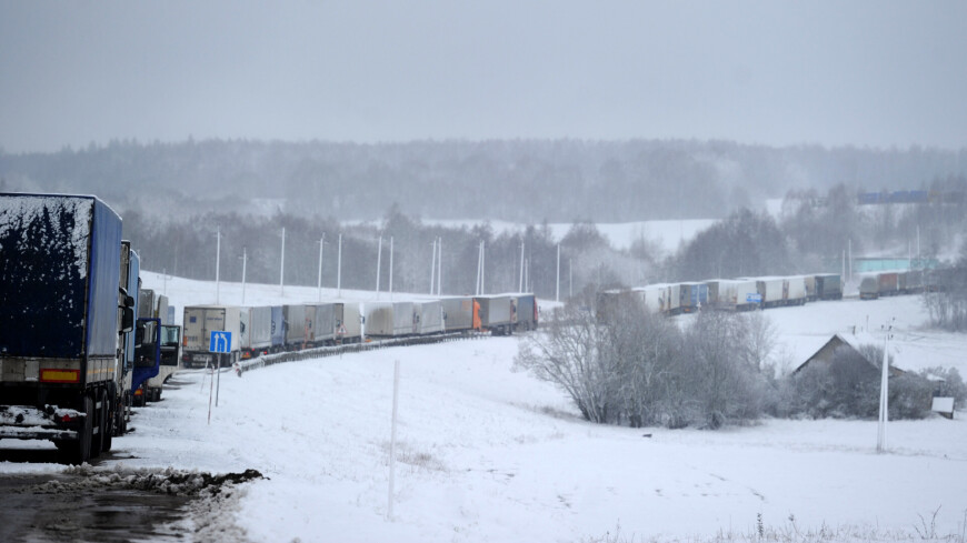 Фото: Виталий Залесский, &quot;«МИР 24»&quot;:http://mir24.tv/, зима, фуры, грузовики, дорога