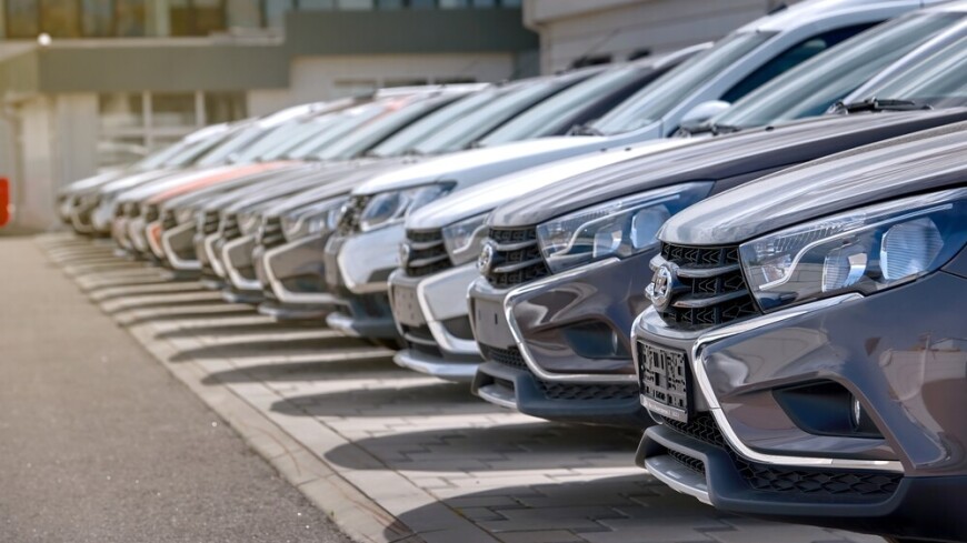 Продажи новых легковых автомобилей в России выросли в сентябре в 2,5 раза