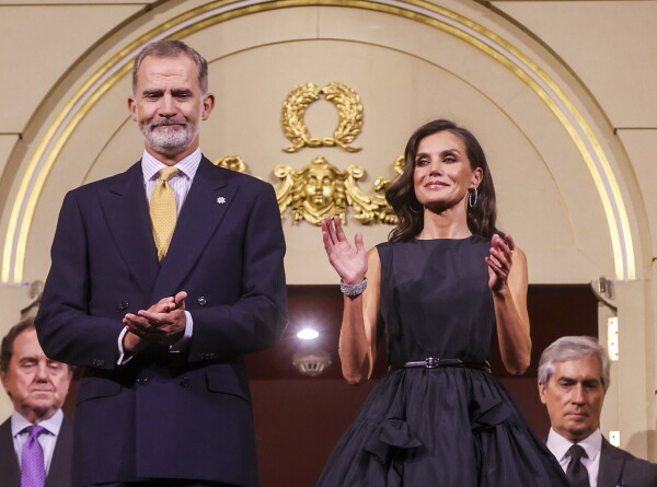 Королева Испании в третий раз вышла в свет в любимом платье