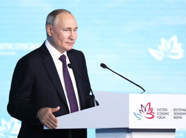 Путин рассказал о строительстве в России автомагистралей до Тихого океана