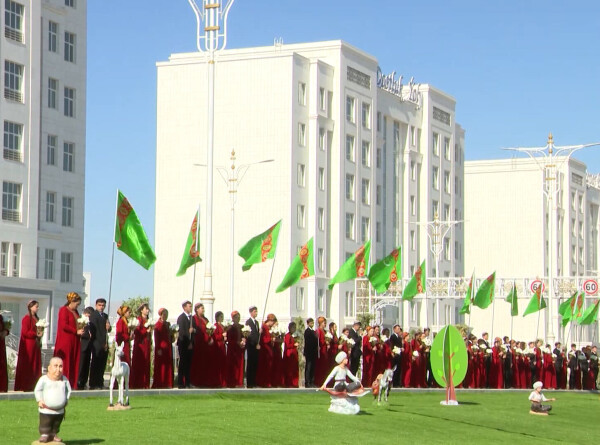 Подготовку ко Дню независимости Туркменистана начали с закладки парка в Аркадаге