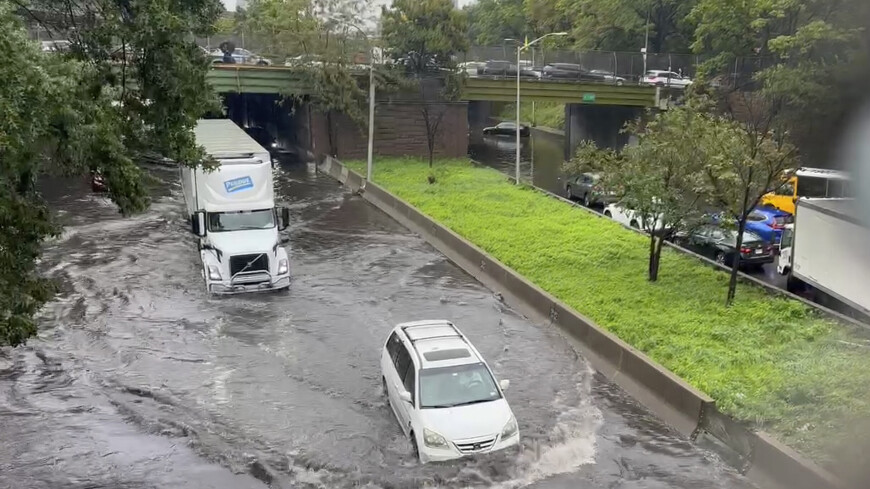 Мощные дожди в Нью-Йорке парализовали движение транспорта