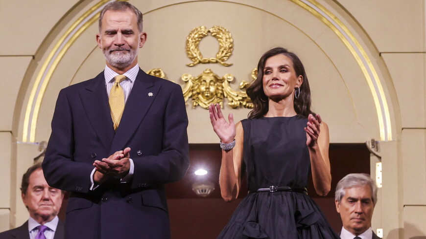 Королева Испании в третий раз вышла в свет в любимом платье