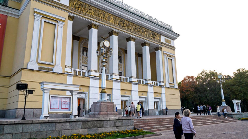 Казахскому национальному театру – 90: что сейчас в репертуаре?