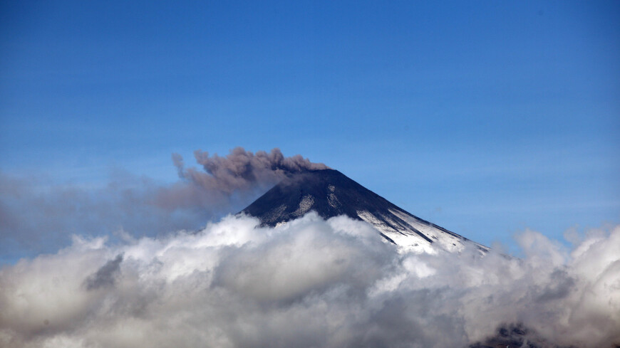 Из-за активности вулкана Вильяррика в Чили повысили уровень тревоги