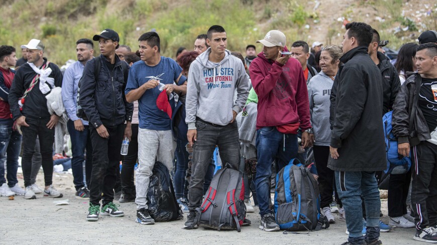 Тысячи мигрантов скопились на границе Мексики и США