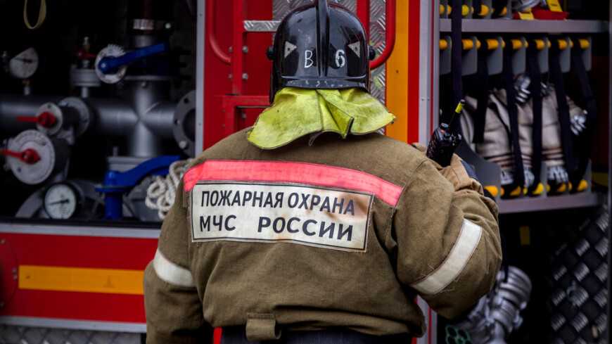 Пожар в ангаре автосервиса на северо-востоке Петербурга потушен