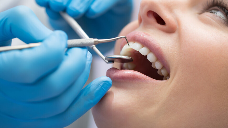 О причинах прозрачности зубов рассказал стоматолог
