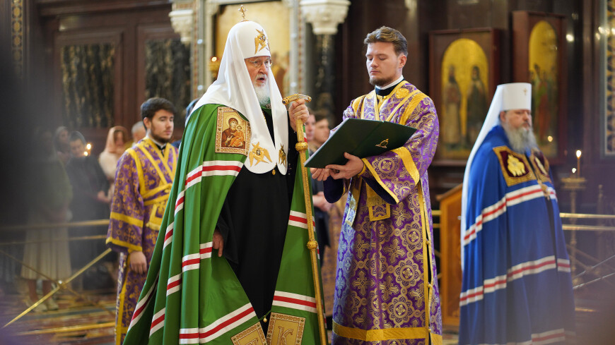 Патриарх Кирилл передал в храм Христа Спасителя подаренный ему крест