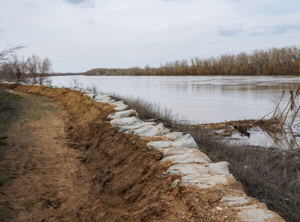 Помощь пострадавшим от паводков: выплаты уже получили 11 тысяч казахстанцев