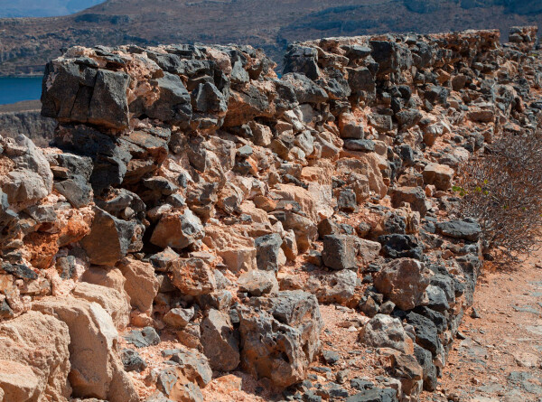Барельефные камни древнейшего храма обнаружили в горах Ингушетии