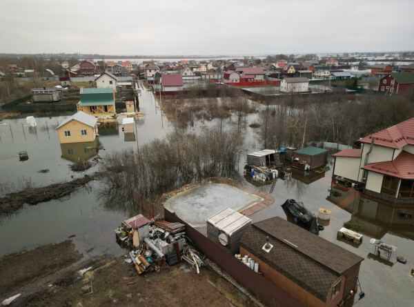 Около двух тысяч пострадавших от паводка домов могут снести в Оренбуржье