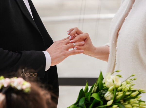 Свадебный ажиотаж возник в России вокруг «красивой» даты