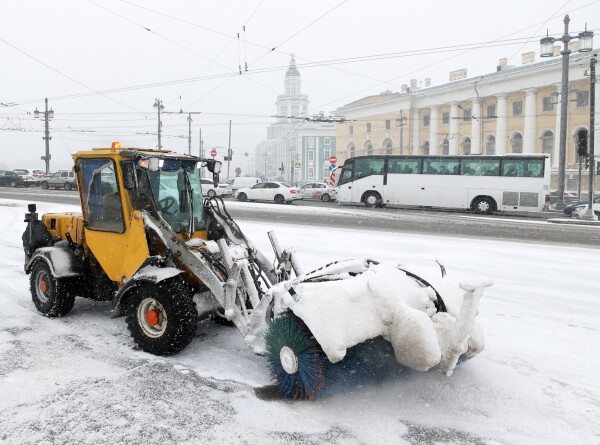 Зима вернулась в Петербург